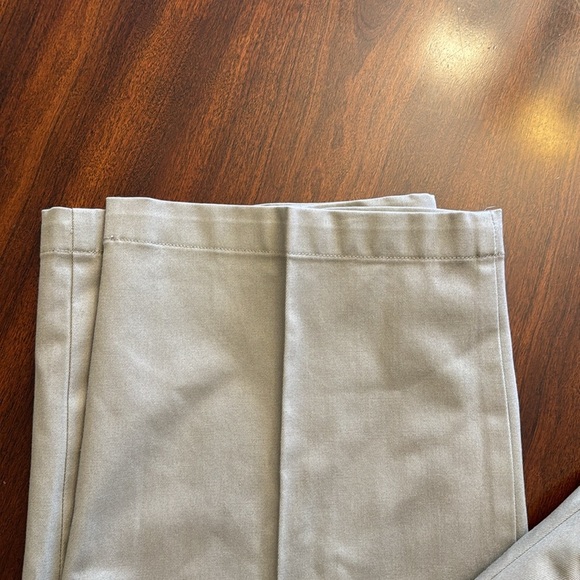 Dockers Signature Khaki Classic‎ Fit Pleated Pants - Picture 6 of 9